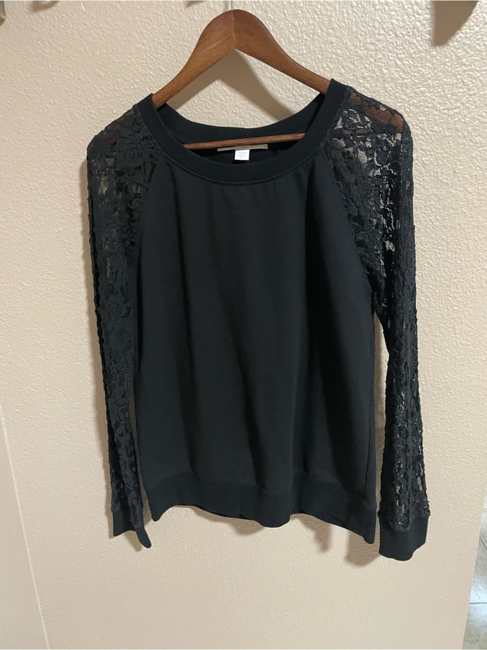 Women's Black Lace Sleeve Pullover Top